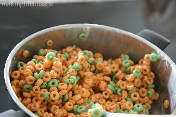 St. Patrick's Day Treats with Apple Jacks cereal