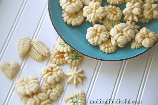 How to make simple spritz cookies