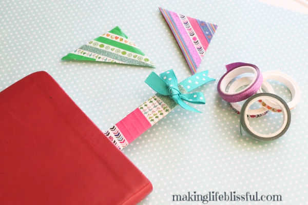 DIY Washi Tape Bookmark Crafts | Making Life Blissful: Tự tay làm bookmark bằng băng dính Washi để thêm phần sáng tạo vào cuộc sống. Dễ dàng và đơn giản, bookmark của riêng bạn sẽ đặc biệt và mang tính cá nhân cao.